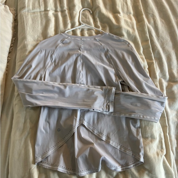 White lululemon top - Picture 4 of 4